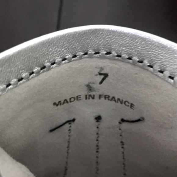 🚫SOLD🚫✨Vintage CHANEL Runway CC Logo Metallic Silver Lambskin Leather Gloves - Picture 5 of 9